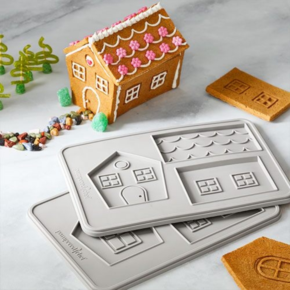 Brand NEW/ Pampered Chef Silicone Gingerbread House Cookie Molds New Set of 2